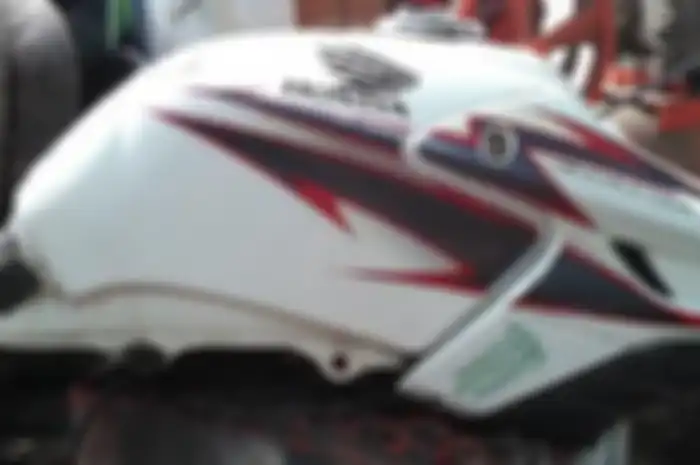 Ilustrasi tangki motor berkarat