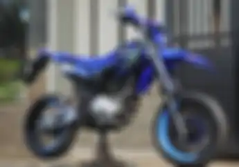 Keren Banget Modifikasi Yamaha WR 155R Supermoto Pakai Swing Arm Aprilia SXV