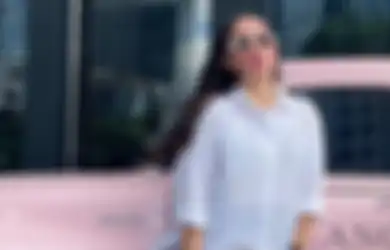 Tajir Melintir Sampai Miliki 15 Unit Perumahan, Ussy Sulistyawati Kepergok Kenakan Daster Sejuta Umat Saat Antar Anak Sekolah, Dandanan Sederhananya Malah Ramai Dipuji Gegara Ini