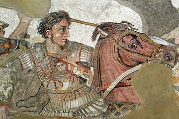 Sebuah Mozaik di Pompeii menggambarkan Alexander Agung menunggangi Bucephalus, kuda kesayangannya dalam Pertempuran Issus.