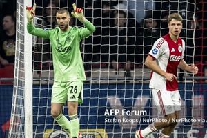 Maarten Paes Dikritik Amatir, Pandit Belanda Minta Ajax Beli Kiper yang Lebih Bagus