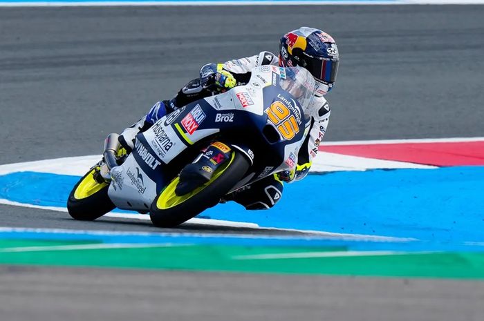 Berstatus pembalap tuan rumah atau Akamsi, Collin Veijer harus nyesek karena tertikung di putaran terakhir Moto3 Belanda 2024 yang juga diwarnai kesialan salah satu pembalap Honda Team Asia.