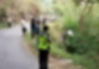 Hindari Pemotor, Toyota Avanza Hilang Kendali dan Terjun ke Jurang 