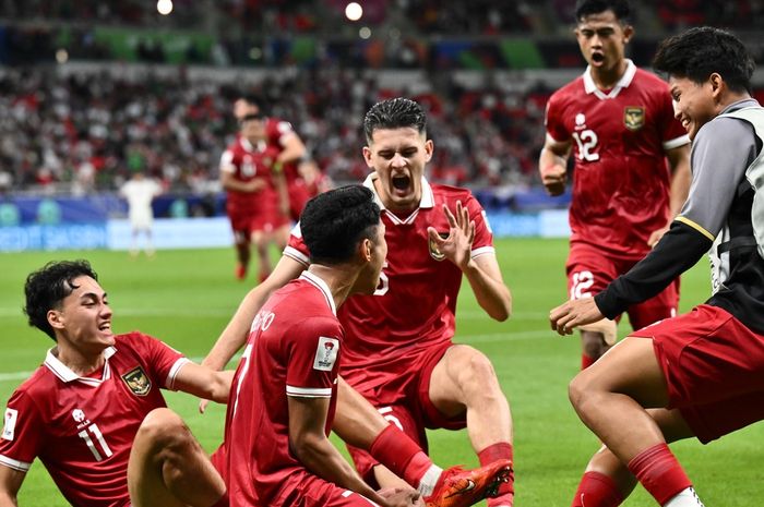 Sejumlah pemain Timnas Indonesia merayakan gol yang dilesakkan oleh Marselino Ferdinan.