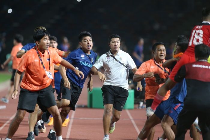 Suasana ricuh final SEA Games 2023 antara Timnas U-22 Indonesia vs Thailand