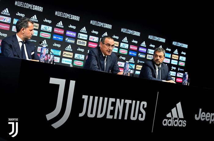 Pelatih Juventus, Maurizio Sarri, dalam konferensi pers pada 20 Juni 2019.