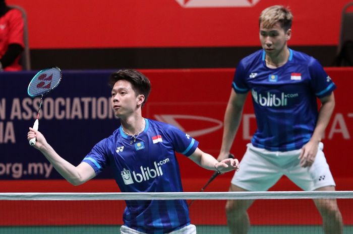 Pasangan ganda putra Indonesia, Marcus Fernaldi Gideon/Kevin Sanjaya Sukamuljo, saat menjalani laga melawan wakil Taiwan, Lin Chia Yu/Yang Ming-Tse, pada babak kesatu Malaysia Masters 2020.