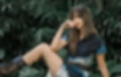 Buatnya Canggung Setengah Mati, Nia Ramadhani Kepergok Kenakan Pakaian Plek Ketiplek Dengan Mantan Kekasih Ardi Bakrie Ini Saat Hadiri Acara yang Sama