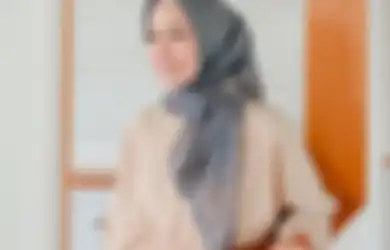 5 Ide Gaya Hijab Segi Empat Anti Boring Buat Lebaran. Makin Modis!