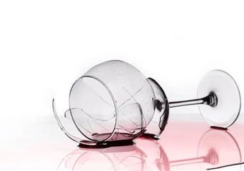 Arti Mimpi Memecahkan Gelas Kaca Ternyata Berkaitan dengan Kekhawatiranmu Akan Hal Ini