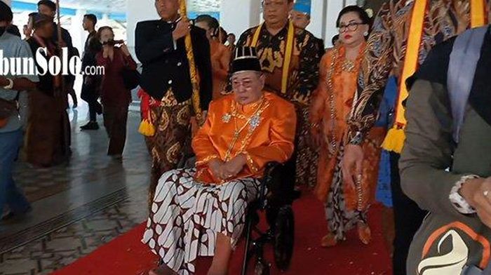 Raja Keraton Kasunanan Solo Sinuhun Pakubuwono XIII meninggal dunia pada pukul 07.30 WIB, di Rumah Sakit Indriati pada Minggu (2/11/2025).