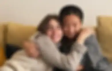 Ashley Park Pemeran Emily in Paris Kabarkan Kondisi Setelah Terkena Syok Septik