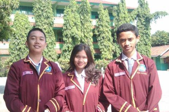 Siswa dan siswi SMAN 113 yang menjadi driver Vo-Jek