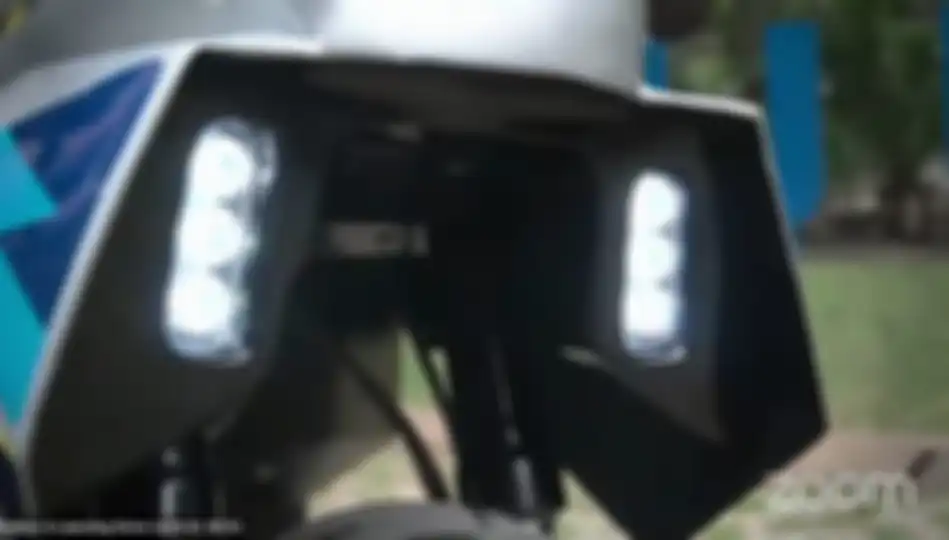 Tampak lampu utama di area fairing BL-SEV01.