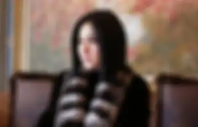 Kenakan Topi Tudung Saji Penutup Nasi, Aksi Nyeleneh Syahrini Kembali Jadi Sorotan