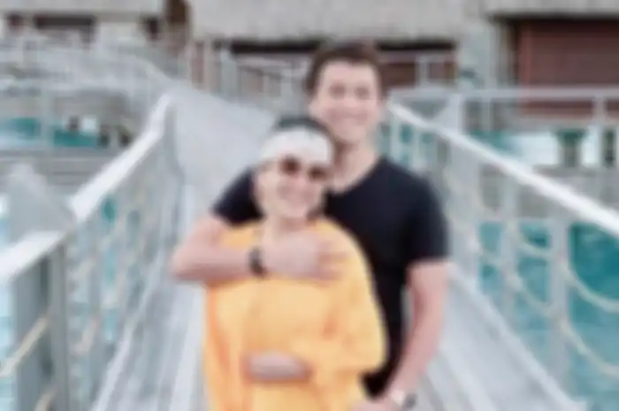 Syahrini dan Reino Barack 