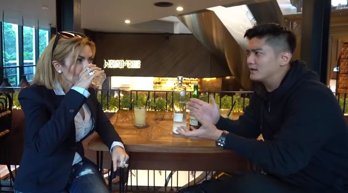 Barbie Kumalasari ngobrol bareng Boy William. 