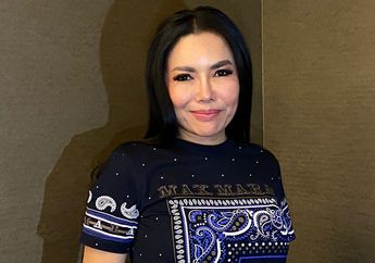 Medina Zein Tak Bisa Saksikan Pemakaman Ayah, Uci Flowdea Menyesal