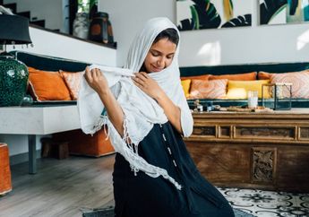 5 Arti Mimpi Memakai Kerudung Putih, Tanda Jodoh Semakin Dekat?