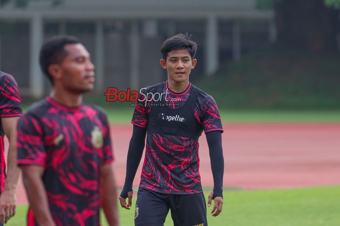 Firza Andika sedang berlatih bersama Bhayangkara Presisi Lampung FC di Stadion Madya, Senayan, Jakarta, Jumat (27/6/2025).