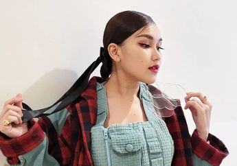 Syukuran Rumah Baru Sang Adik Semata Wayang, Ayu Ting Ting Tampil Sopan dan Tertutup Kenakan Baju Desainer!