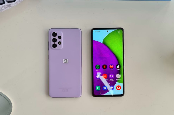 Samsung Galaxy A52 termasuk hp Samsung yang mendapat Android 12 bersama perangkat lainnya.