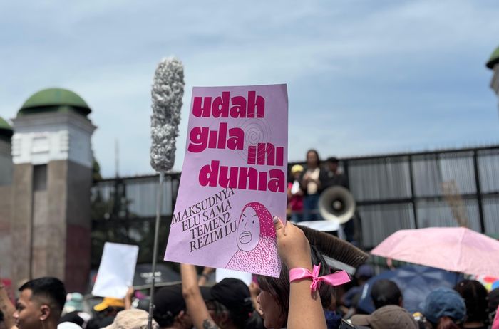 Aliansi Perempuan Indonesia menggelar aksi demo di depan DPR RI, Rabu (3/9/2025).