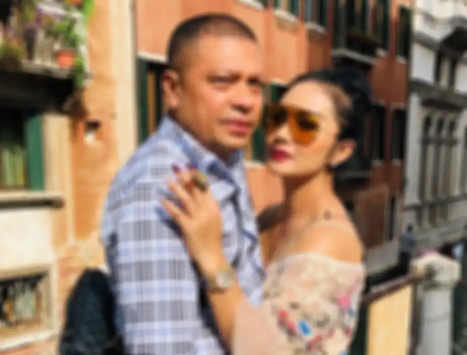 Kian Disorot, Lihat Seksinya Krisdayanti dalam Balutan Dress Mermaid ala Gadis Bali Saat Foto Mesra dengan Raul Lemos di Los Angeles