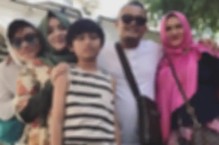 Momen terakhir Lina saat jalan bersama dengan Rizky Febian dan adik-adiknya