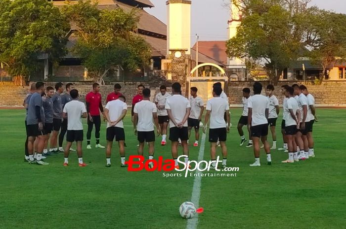 Latihan perdana timnas U-23 Indonesia jelang Kualifikasi Piala Asia U-23 2024 di Stadion Sriwedari, Solo pada Senin (4/9/2023).