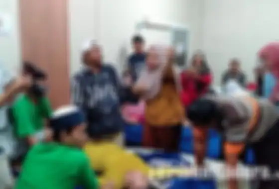 Tempat pengobatan alternatif ala Ningsih Tinampi disidak (inpeksi mendadak) IDI dan lintas dinas se-Jawa Timur.