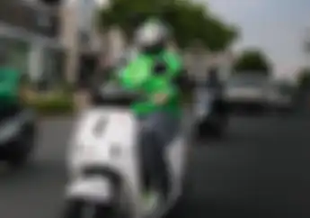 Pengguna Motor Listrik Harus Punya SIM Khusus Atau Bisa Pakai SIM C?