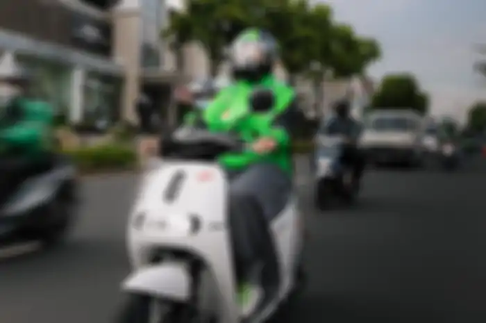 Pengguna motor listrik harus mempunyai Surat Izin Mengemudi (SIM) khusus atau bisa menggunakan SIM C?
