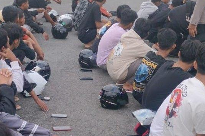 Para pelaku balap liar yang berhasil diamankan polisi.