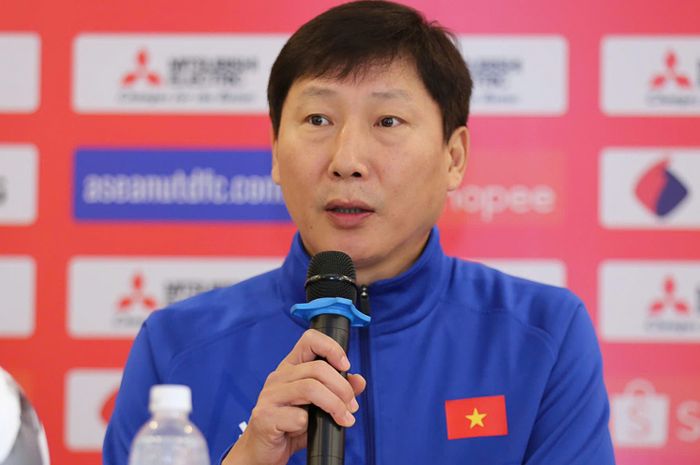 Pelatih Timnas Vietnam Kim Sang-sik yang juga kompatriot Shin Tae-yong dari Korea Selatan.