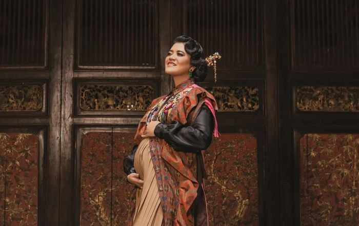 Penampilan Kahiyang Ayu dalam maternity photoshoot di kehamilan yang ketiga.