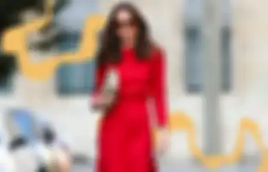Modis! 7 Ide Outfit Warna Merah Buat Menikmati Momen Akhir Tahun 2023