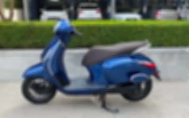 Tampilan Bajaj Chetak dari samping