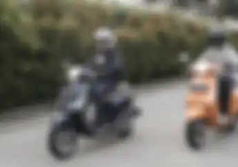 Biar Gak Muncul Masalah, Vespa Matic Bagusnya Pakai Premium atau Pertamax Sih?