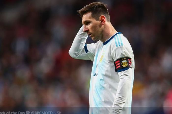 Ekspresi kapten timnas Argentina, Lionel Messi, dalam laga persahabatan kontra Venezuela di Stadion Wanda Metropolitano, Madrid, 22 Maret 2019. 