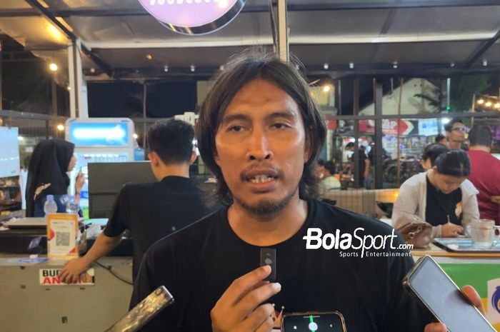 Budi Sudarsono, perwakilan dari Selebritis FC yang menjajal lapangan Solo International Minisoccer dalam sebuah pertandingan bertajuk 