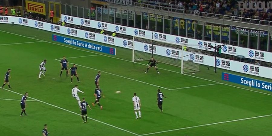 VIDEO - Gol Petir Cristiano Ronaldo Buat 7 Pemain Inter Milan di Kotak Penalti Diam