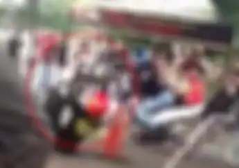 Waduh Kok Bisa? Video Pembalap Drag Bike Mendadak Standing Sampai Tabrak Panitia, Padahal Lagi Nunggu Start