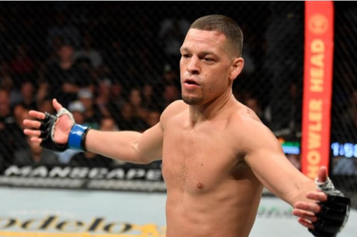 Petarung kelas welter UFC, Nate Diaz, saat melawan Leon Edwards pada UFC 263 di Grendale, Arizona, AS, Minggu (13/6/2021).