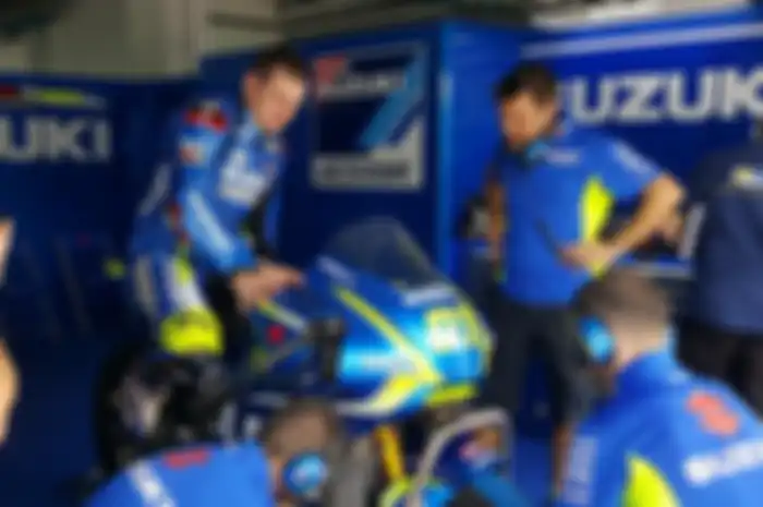 Michael Dunlop jajal Suzuki GSX-RR MotoGP