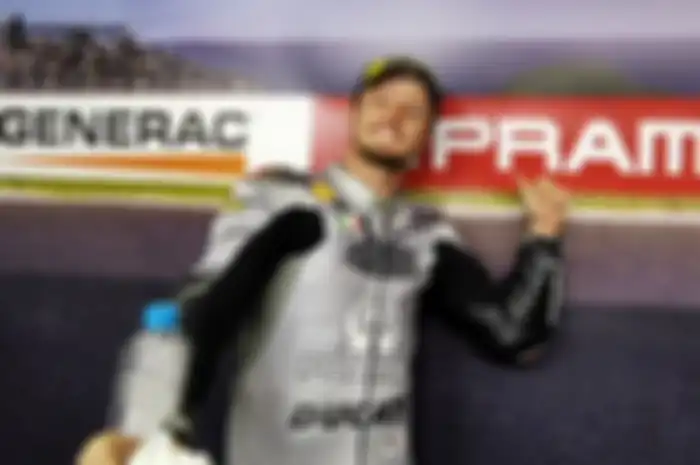 Ilustrasi. Rayakan shoey di MotoGP Australia dan lemparkan boot ke kerumunan. Gak nyangka Jack Miller pakai alas ini balik ke paddock