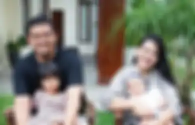  Jadi Mantu Orang Nomor 1 hingga Miliki Harta Segunung, Bobby Nasution Ajak Istri dan Anaknya Duduk Santai Menikmati Hari di Pinggir Sungai, Begini Potretnya!