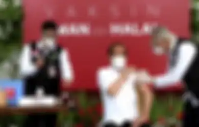 Presiden Joko Widodo Divaksin Bersama 6 Tokoh Masyarakat Lainnya
