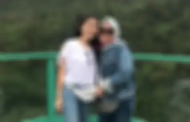 Ibunda Ayu Ting Ting Jadi Bulan-bulanan Netizen, Ayah Rojak Malah Ketahuan Teteskan Air Mata di Depan Kamera Sang Anak: 'Nanti Nggak Punya Temen'