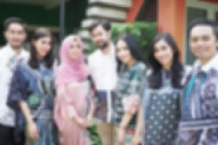 Mama Amy bersama anak dan menantunya